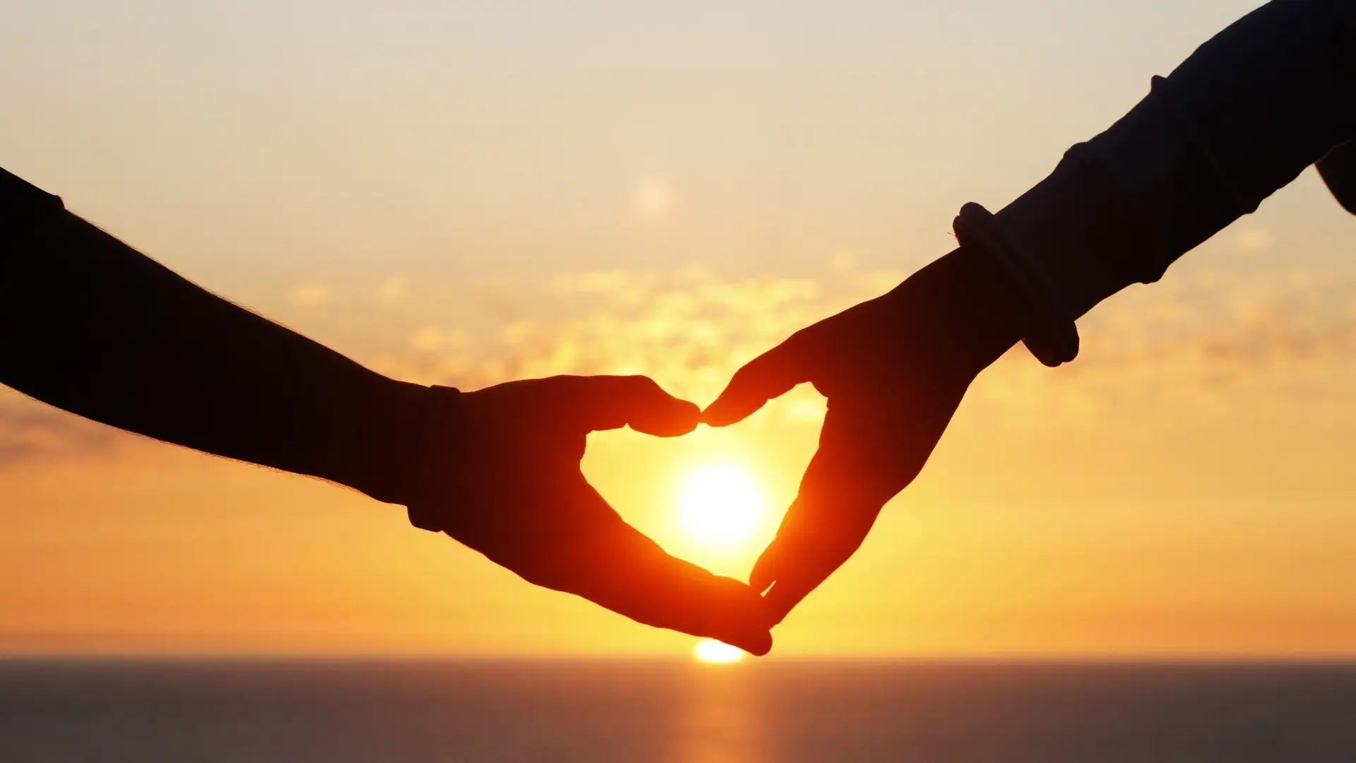 劈腿是啥意思（女友劈腿有哪些征兆）