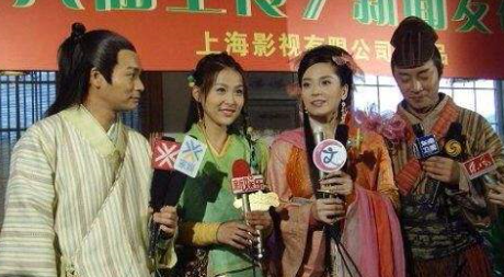 公路拍照被警告，从华策一姐到压戏不播，贾青做的糊涂事可太多了