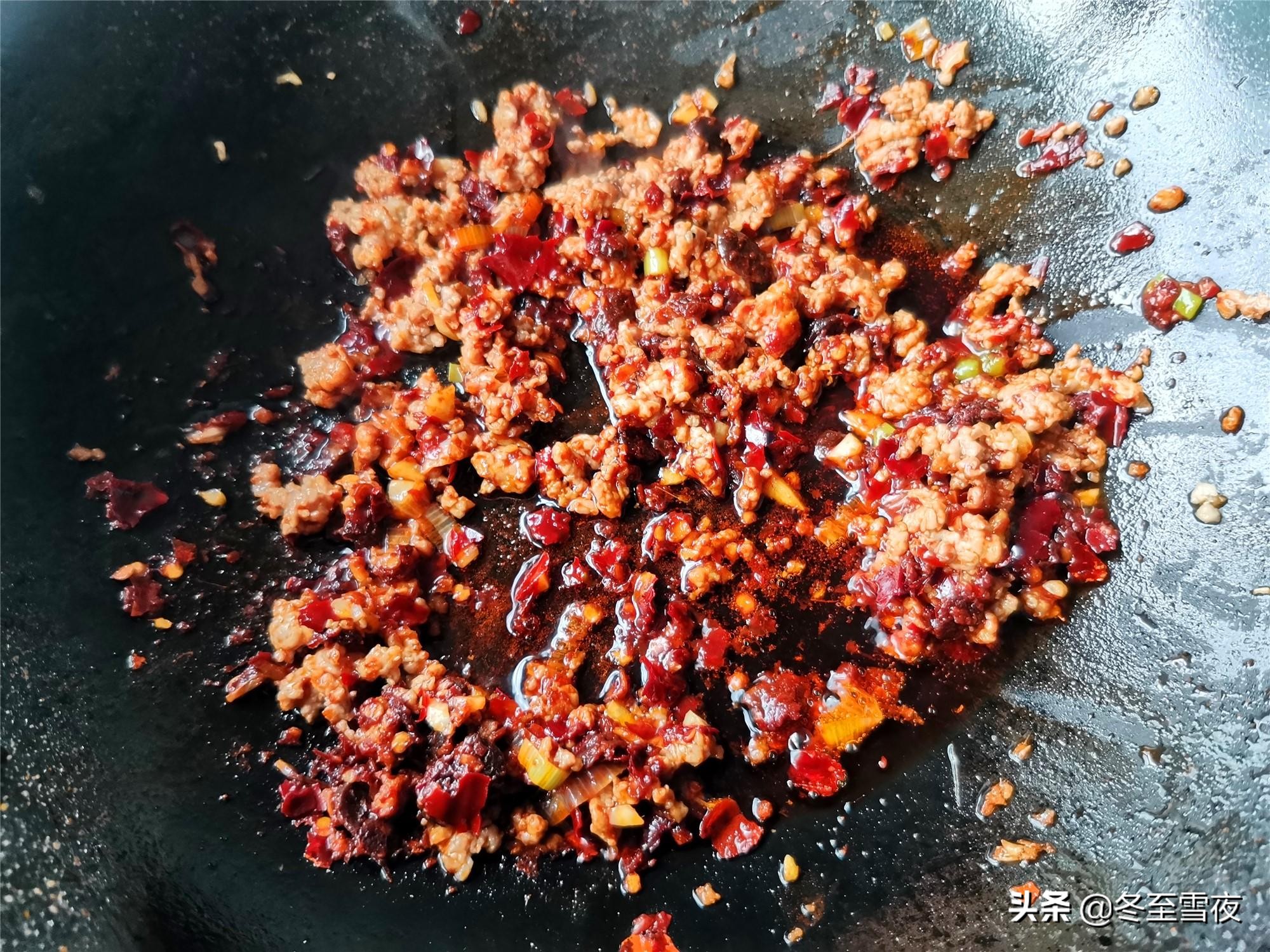 一块豆腐，一块猪肉，教你做家常麻辣豆腐，麻辣鲜香，特别下饭