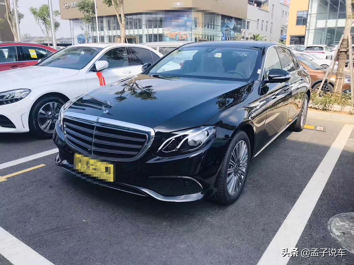 52万入手奔驰E300L，车主：就像缩小版奔驰S级，内饰豪华感十足