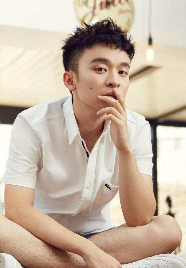 用情专一英年早婚,这5位年轻男演员,甩那些卖单身人设的几条街