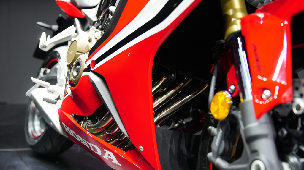 多了一个“R”贵4000块，本田CBR650R值不值
