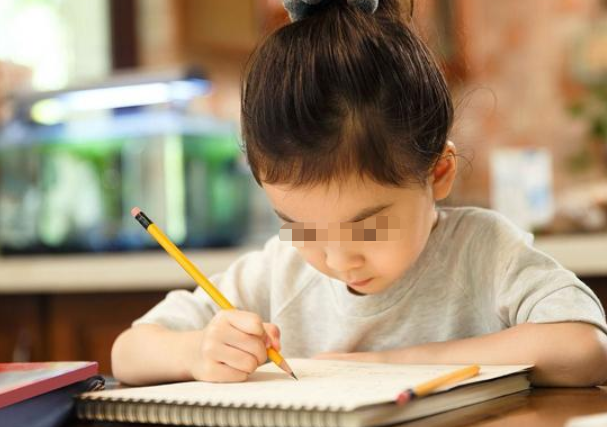 浙江一小学发布“睡眠令”，21点上床睡觉，20多天后家长笑了