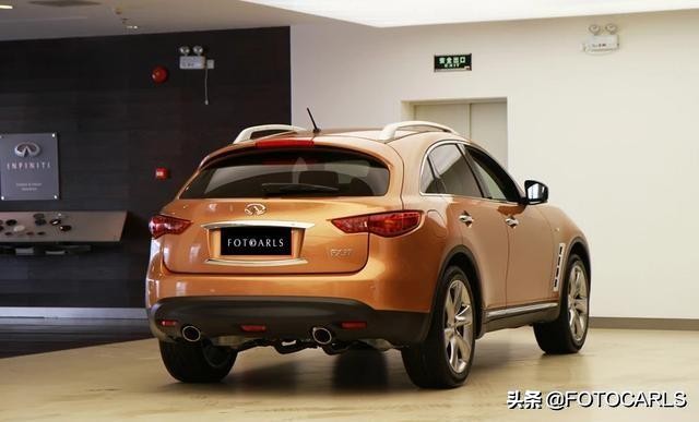 英菲尼迪FX37 3.7L V6实拍，让宝马X5/Q7吃灰的异类，售价79.9万
