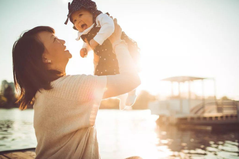 宝宝多大能听懂大人说话？专家：若早于这个年龄，八成是个聪明娃