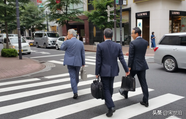 中国律师怎么穿？国情不同、分寸有异，照搬律政剧，小心丢业务