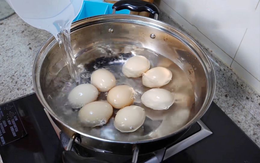 煮鸡蛋的正确方法（教你正确做法蛋壳一碰就掉）