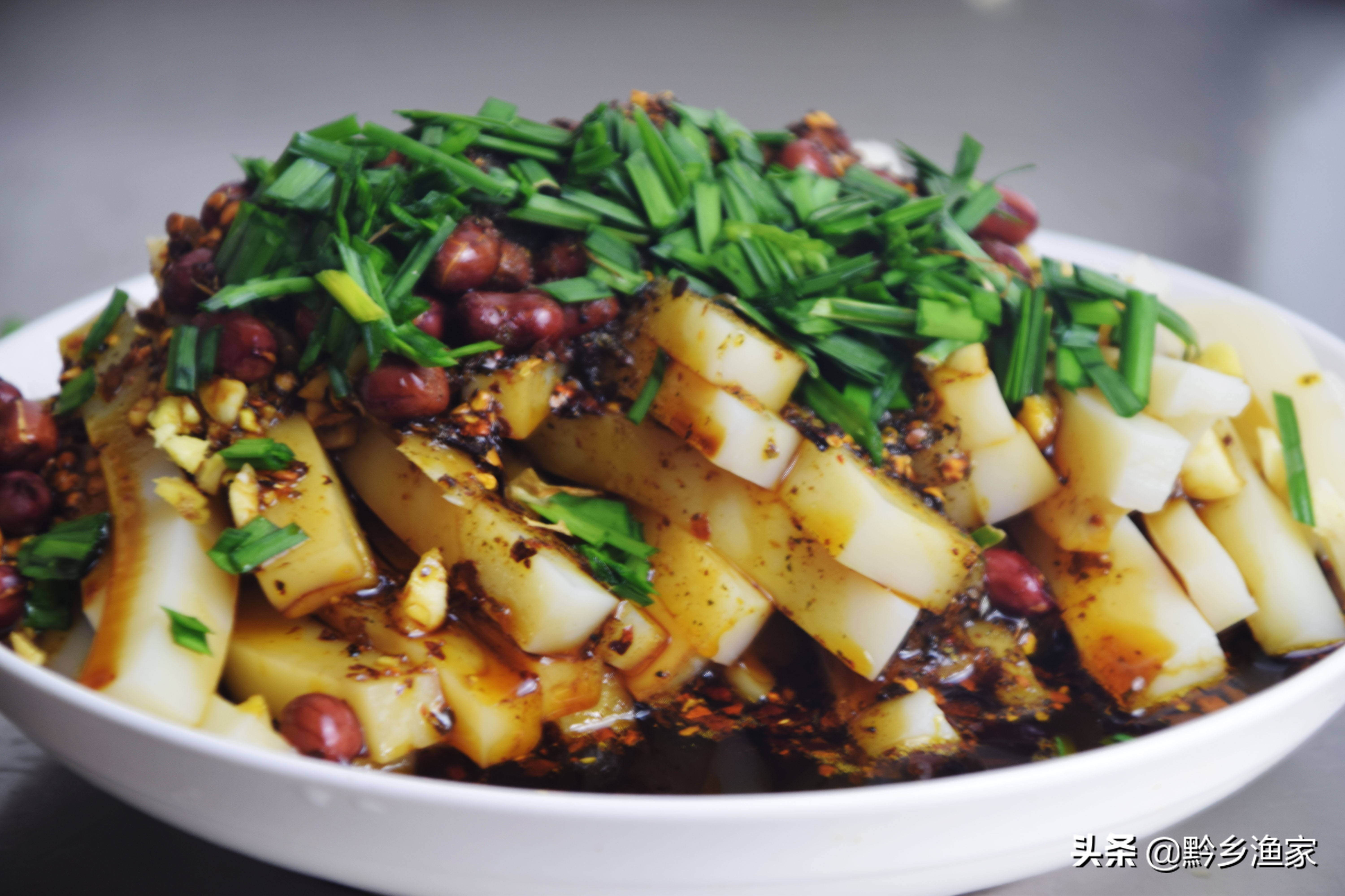 凉拌米豆腐视频做法(3步做出贵州街边小吃凉拌米豆腐)