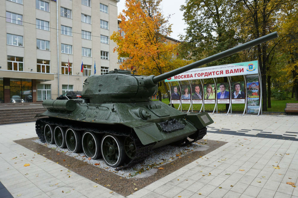 电影《猎杀t34》:t-34坦克大显身手,是俄罗斯的精神图腾