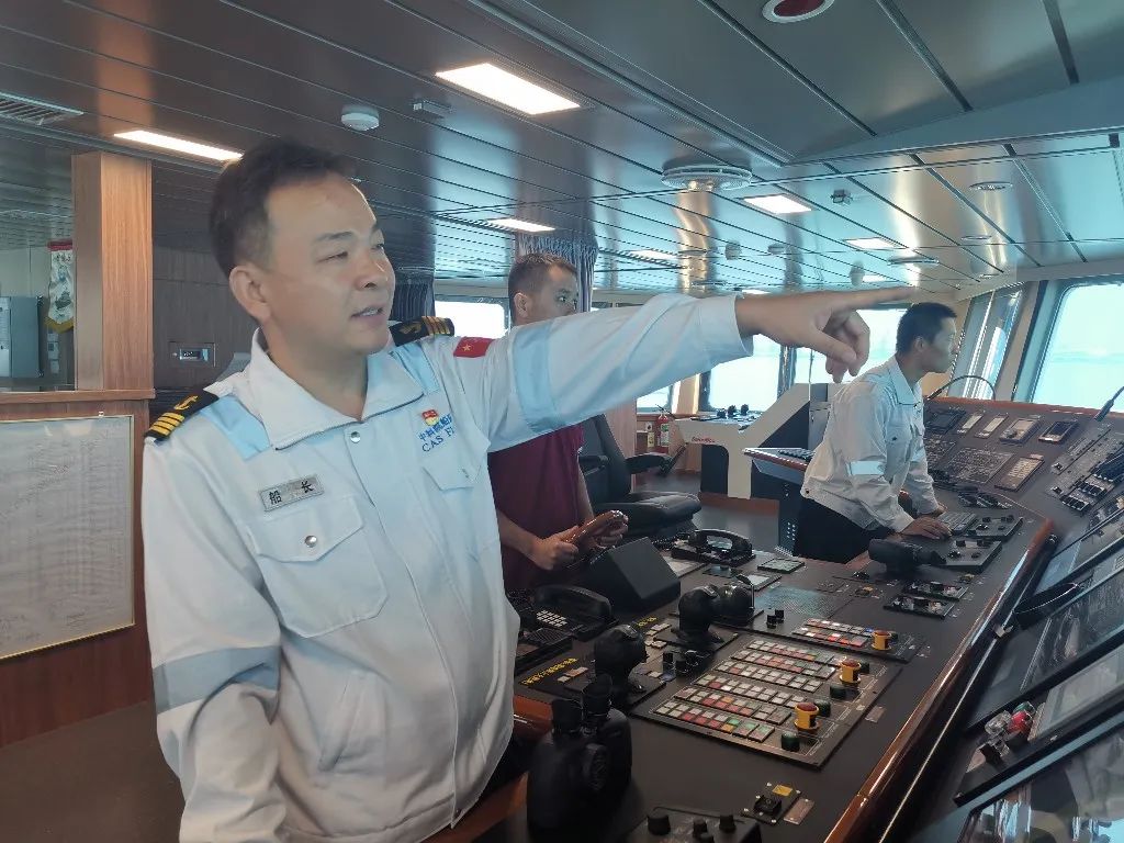 “我们跑赢了台风”