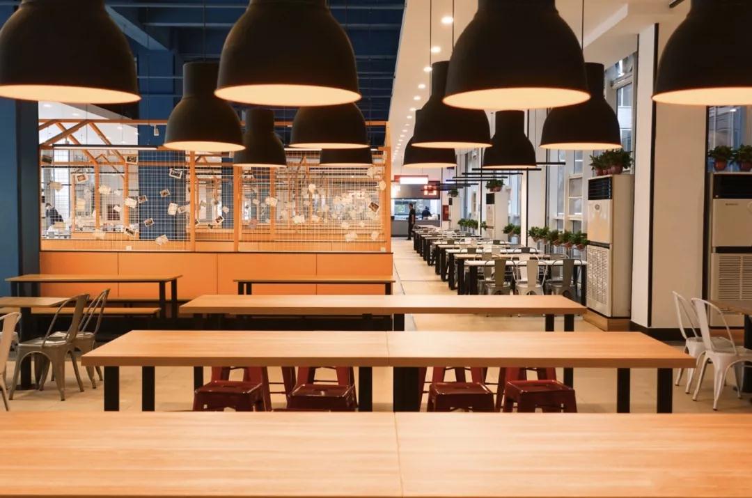 重庆这所高校：坐拥四大校区，出门就是地铁，食堂宿舍堪称