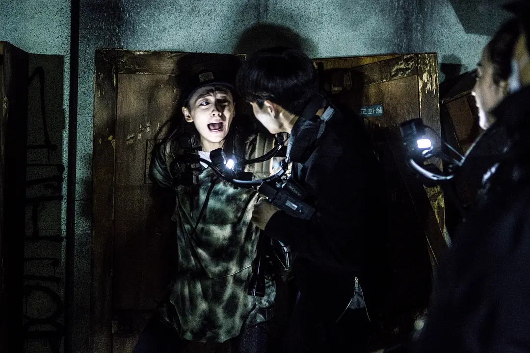 号称韩国近十年最恐怖电影《昆池岩》，拍摄点是世界七大鬼屋之一