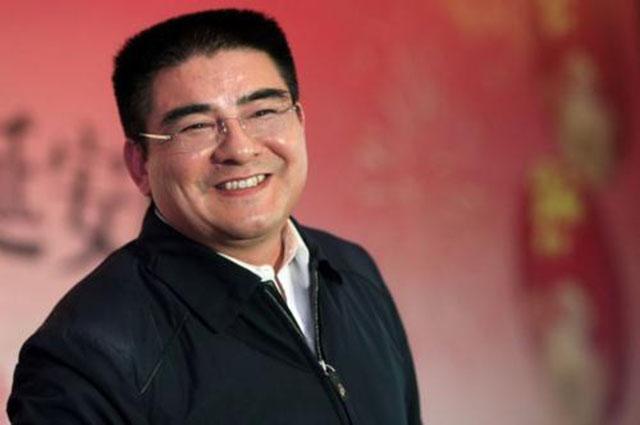 陈光标砸奔驰：作秀还是真善举？