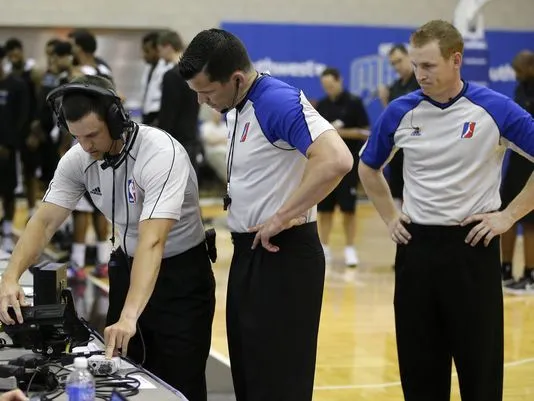 为什么nba球场上带麦(夏联对NBA的影响，比你想象得更巨大)