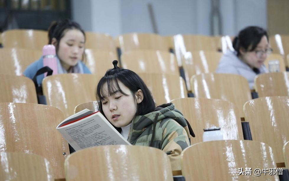 第一名是女孩，高考状元是女孩，留学生是女孩，男孩真的垮了？