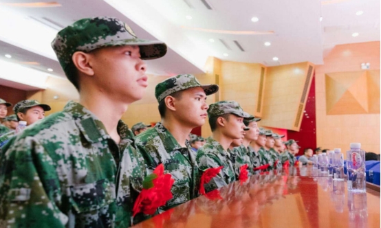 大学生毕业前入伍，和毕业后当兵待遇差距不小，学生要了解清楚