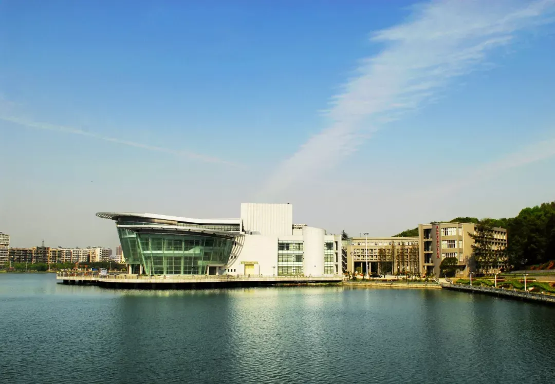 占地2000余亩，投资8000万建新宿舍，湖北这所大学“太豪华”