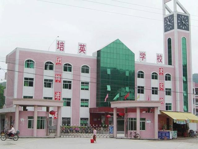 龙川这几所高中，师资雄厚，环境优美，明年中考你最想去哪个？