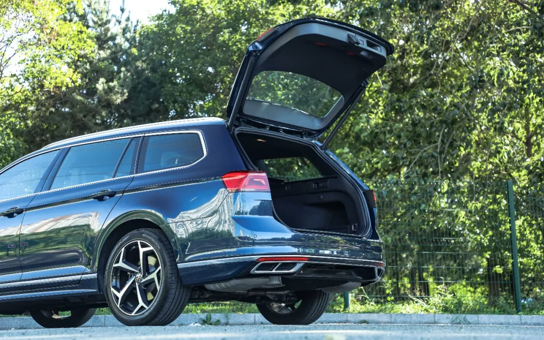 2.0T+DCC可变悬架，比轿车好看，实用性不输SUV