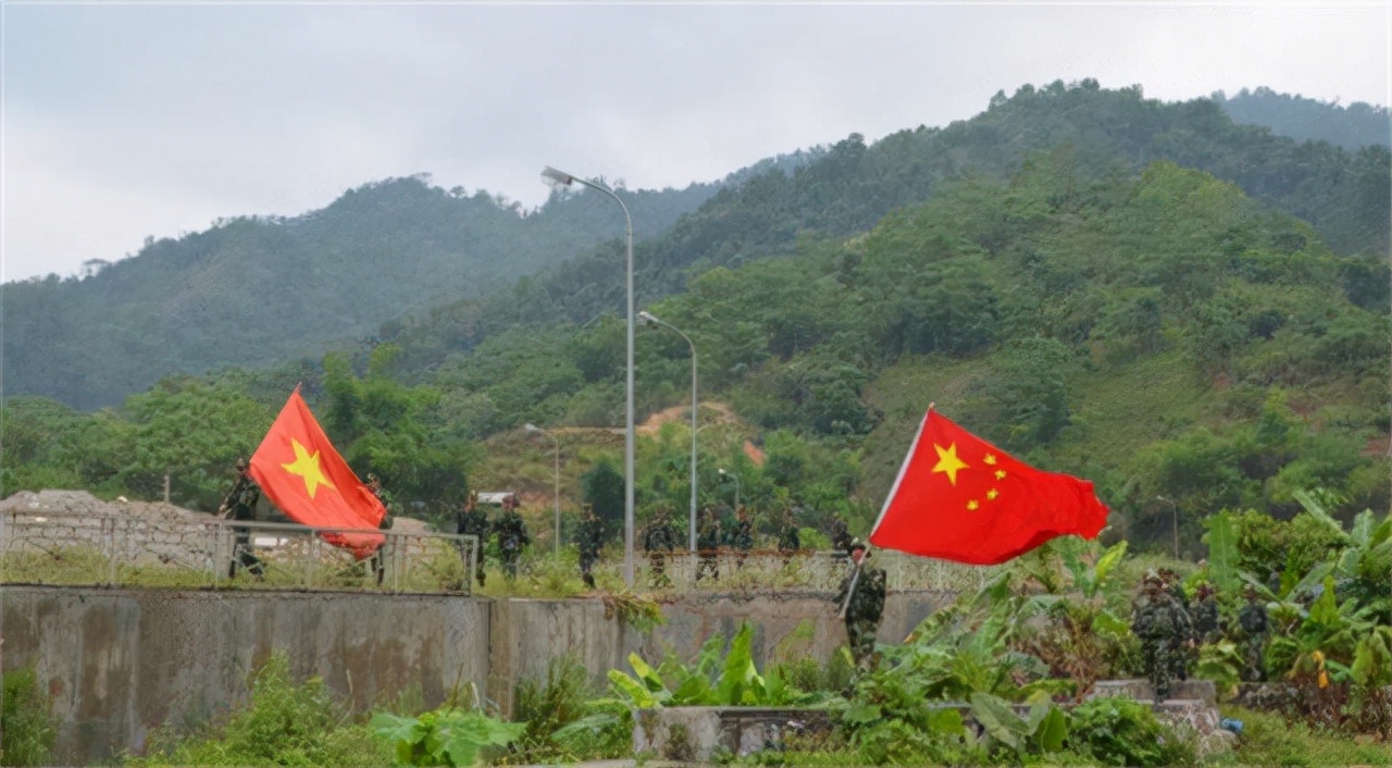 “排雷英雄”杜富国，和平年代荣获一等功，享受什么待遇？