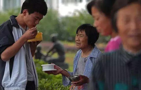 毛坦厂中学录取结果出炉，985院校凤毛麟角，却不负高考工厂之名