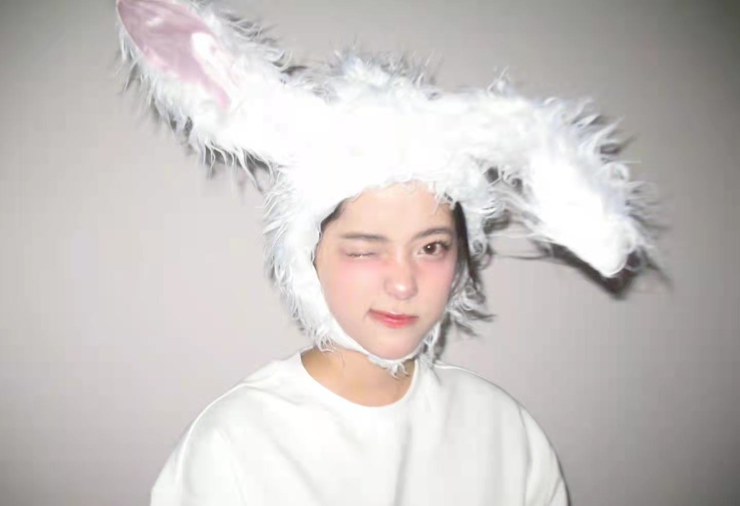 女星万圣节造型惊艳！毛晓彤魔女张嘉倪天使，赵雅芝化身霸气女王