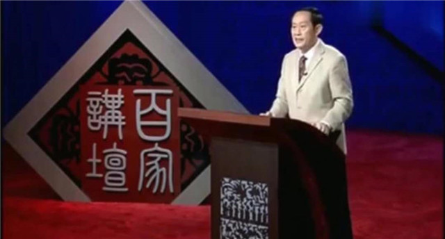 32岁考入大学，在百家讲坛成名，大器晚成的他如今退休还在努力