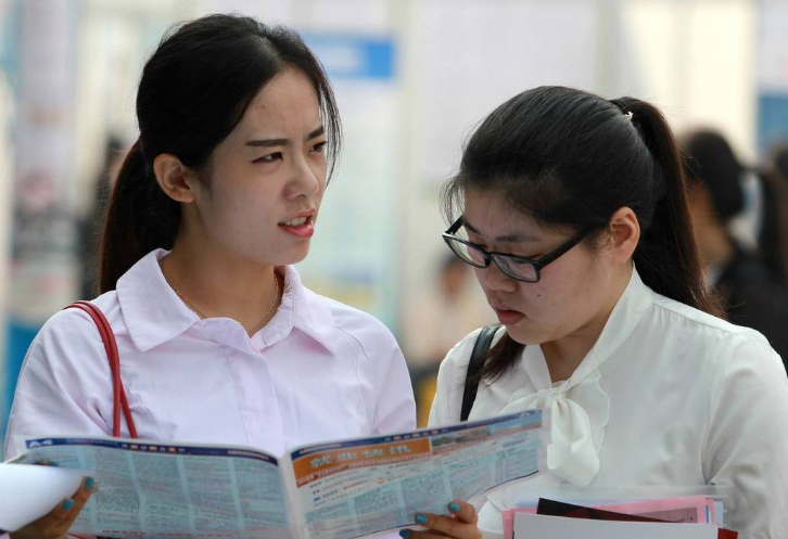 毕业后才明白，民办三本和公办专科的差距很大，后悔当初选错