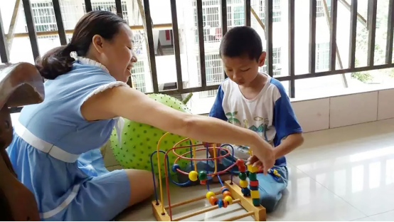 “残障儿童只是迟开的花朵！”她把一所特殊教育学校变成全国重点