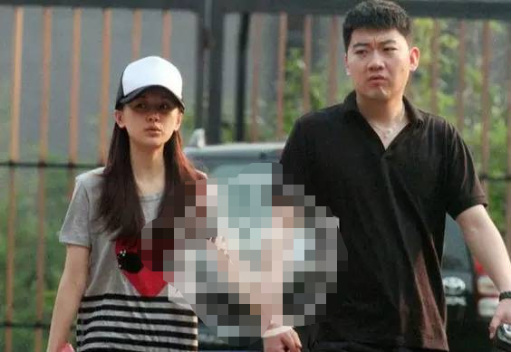 王子文为相亲承认未婚生子，孩子生父不是王朔而是他？