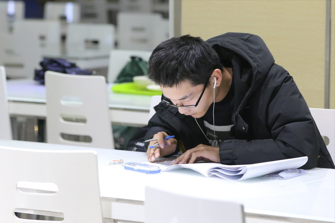 二本学生扎堆考研，初试容易复试难通过，得知原因真的很扎心