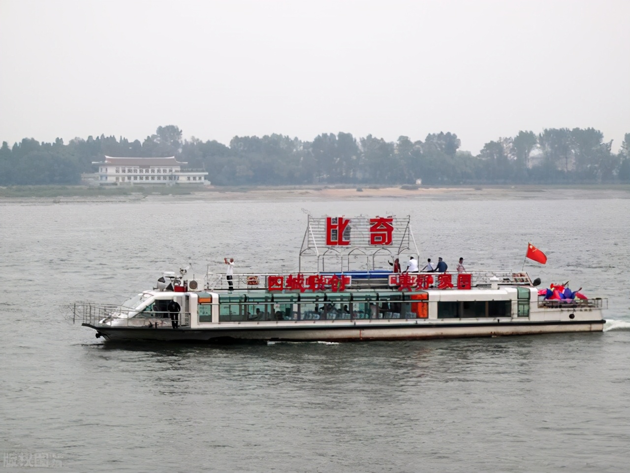 鸭绿江中朝界河游船—鸭绿江夜景第一站:锦江山公园(丹东植物园)(免费