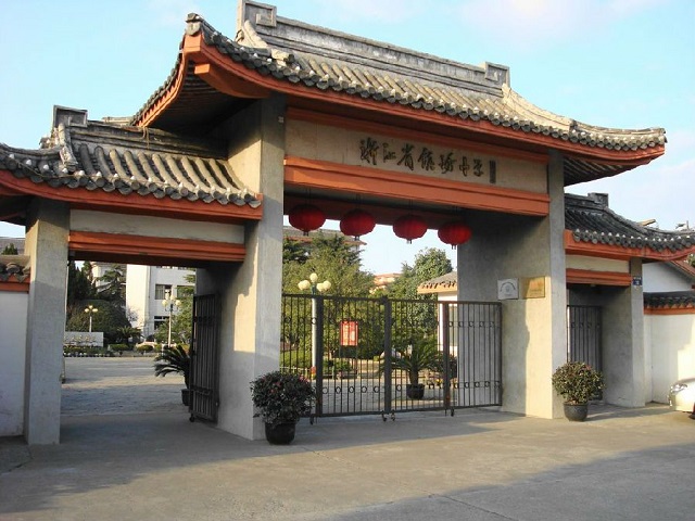 她是浙江文科高考状元，曾以745分考入北大，为何她那么优秀？