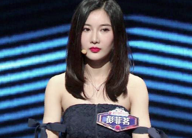 清华大学美女校花火了，颜值和明星不分伯仲，网友喊话：快出道吧