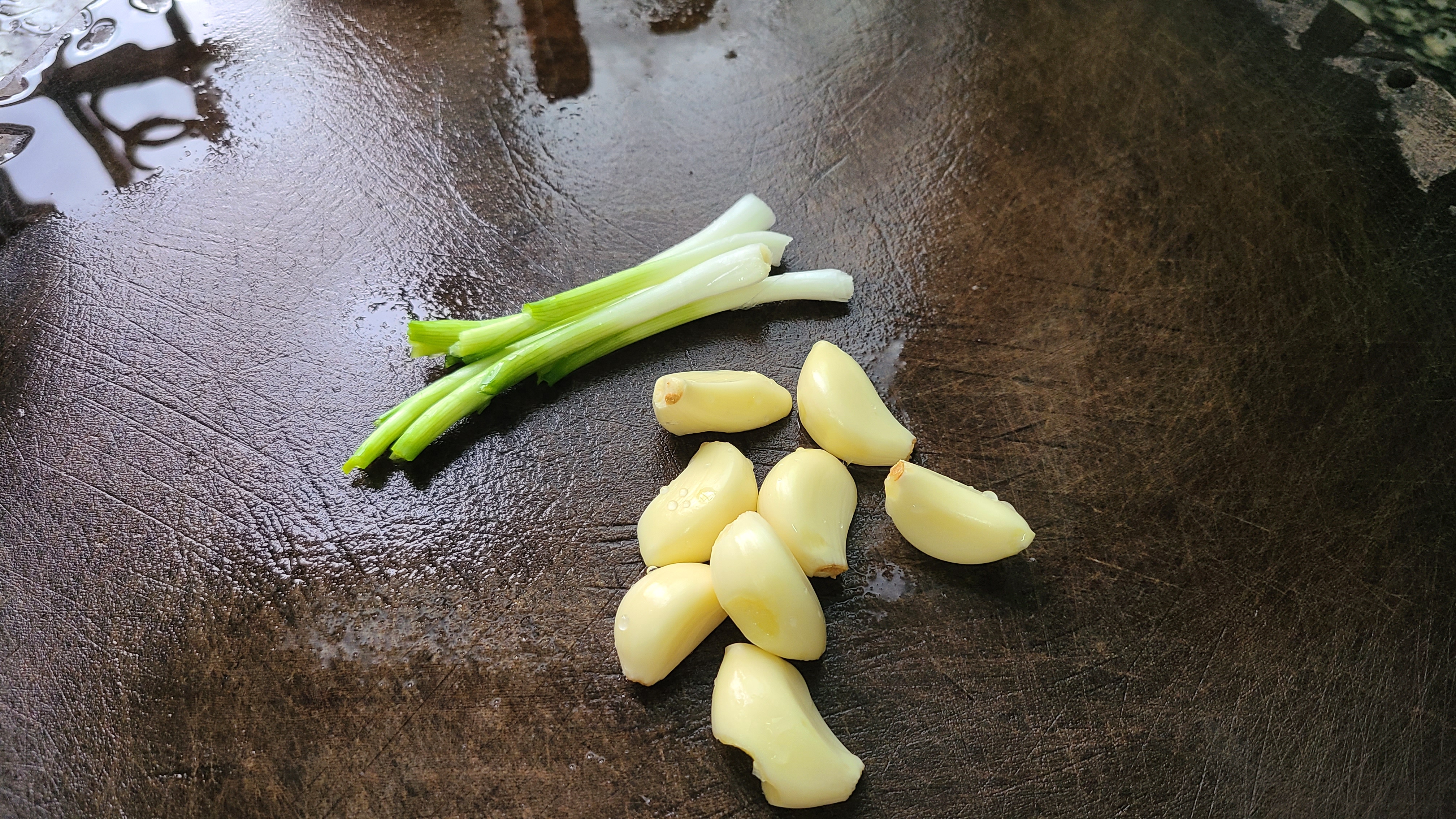 柠檬鱼片，是我家很爱吃的一道家常菜，好吃又开胃，看着就馋