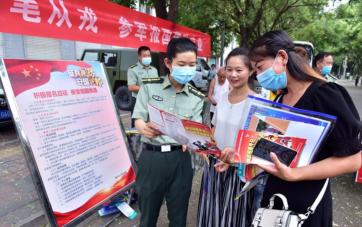 大学生征兵入伍时间（大学生在不同的时间）