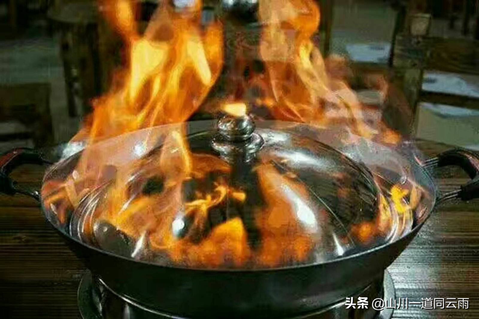 顺德名菜火焰醉鹅做的时候改用了鸭，孰优孰劣吃了之后本人有话说