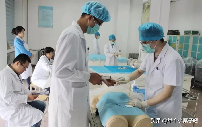 我国四大“医学”名校排名变化，榜首仍是协和，其它三所争议大