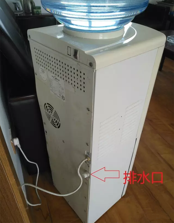饮水机vs茶吧机，哪个更胜一筹？看完优缺点，才发现之前买错了