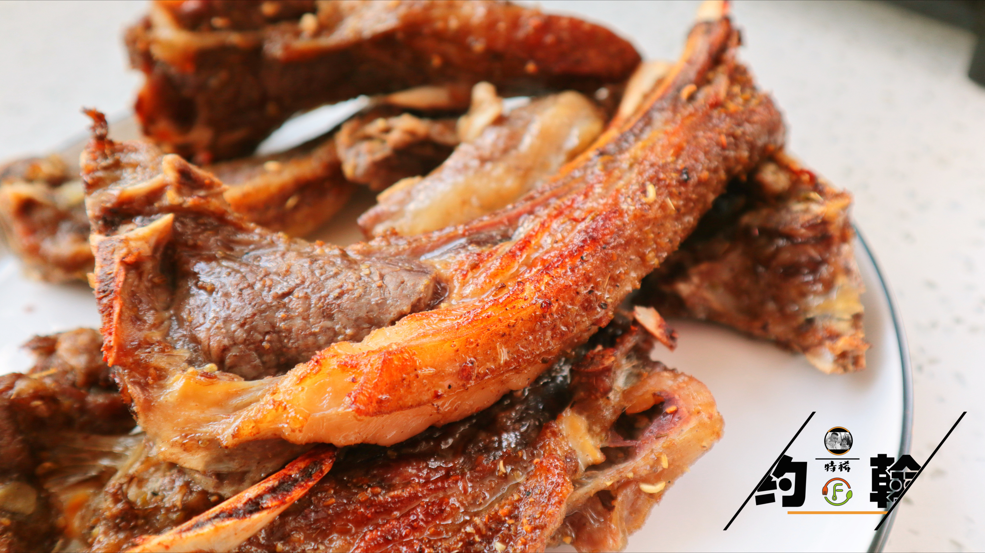 过年做的“烤羊排”，外焦里嫩、色泽诱人，一口下去满嘴留香