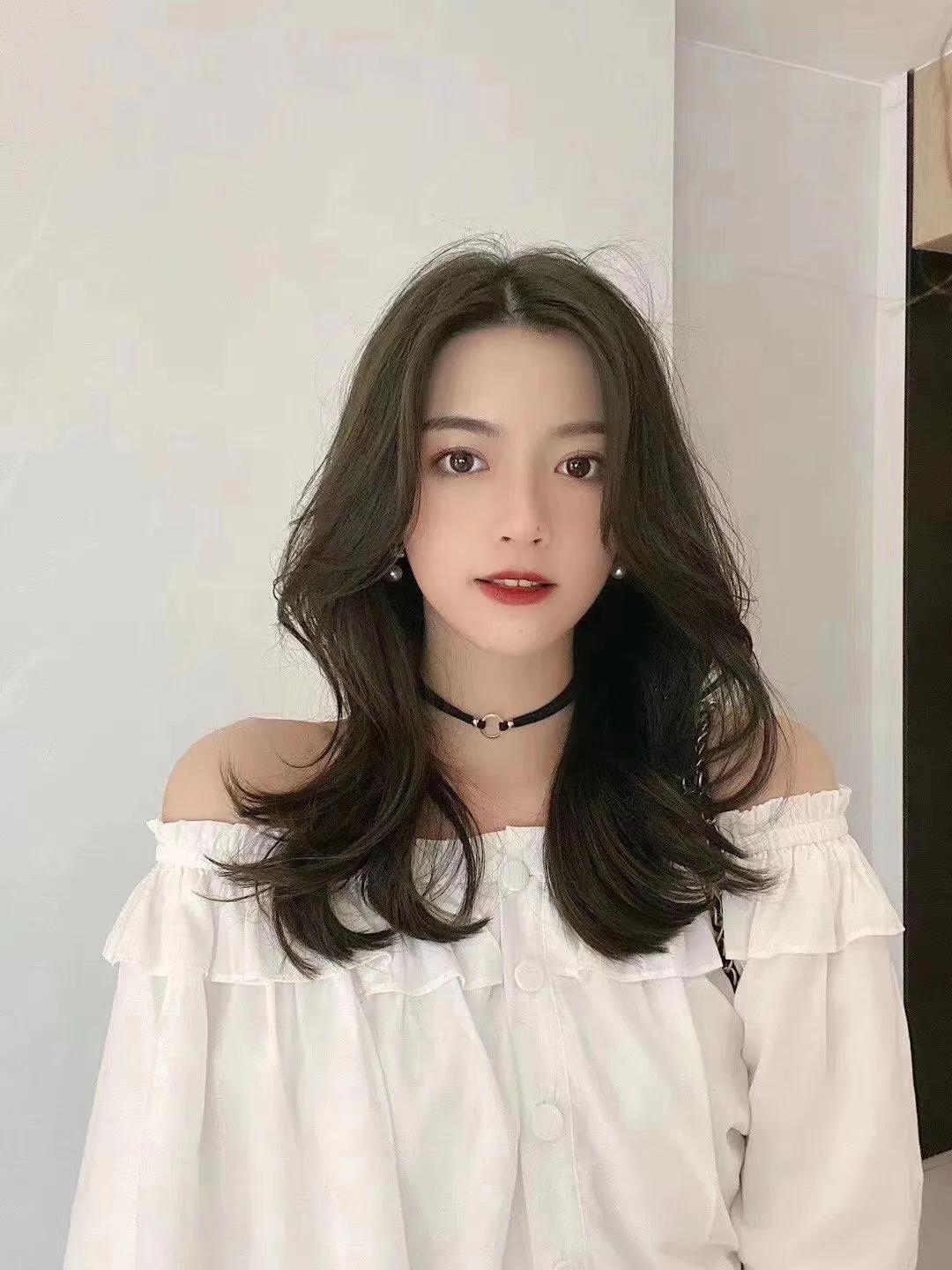 2020秋冬最流行时尚不夸张 发色适合任何小仙女染。