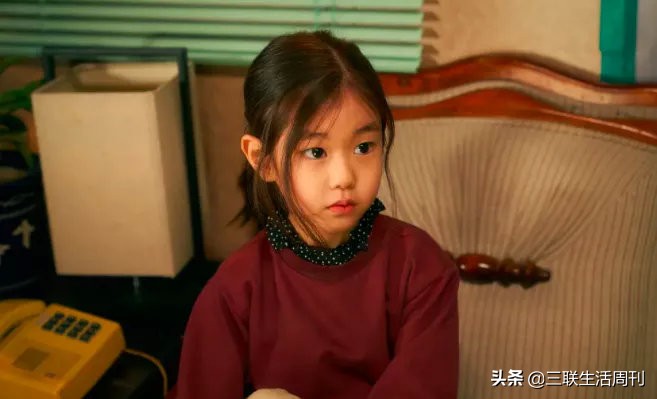 两次成“老赖”九岁女童背后的不幸与幸：曾遭遇父杀母生活颠沛流离，如今在新家庭中“享受生活”