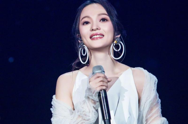 妈妈不疼、舅舅不爱，还遭闺蜜伤害，张韶涵的遭遇，没那么简单