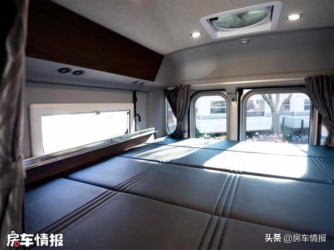 新款丰田考斯特房车，4.0L动力足，大沙发特舒服行李箱能住人