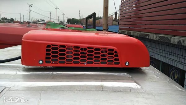 夏天驾驶室里必备3种消暑“神器”，卡友：卡车原厂标配这么难？