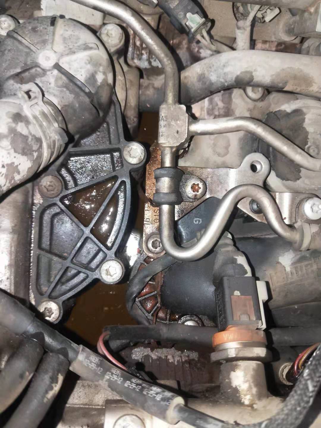 拆奥迪废气管管线一定要小心,大部分接头是胶木的,气管就像爆米花.