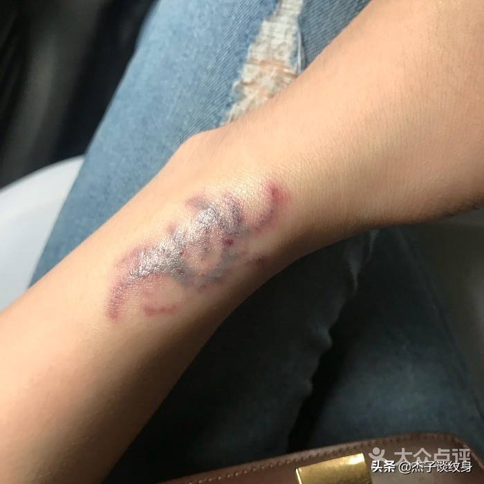 怎样才能洗纹身不留疤及不疼的步骤详解