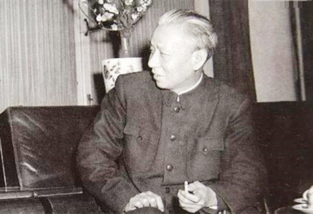伟人与香烟：毛泽东、邓小平、刘少奇的吸烟趣事