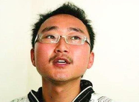 高考作文得6分，却被四川大学破格录取，大学教授被他气到辞职