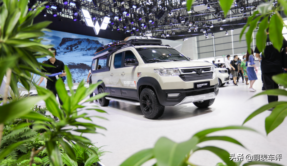 五菱打造的“工具车”，可越野可拉货，车顶还能睡觉，原厂已改装